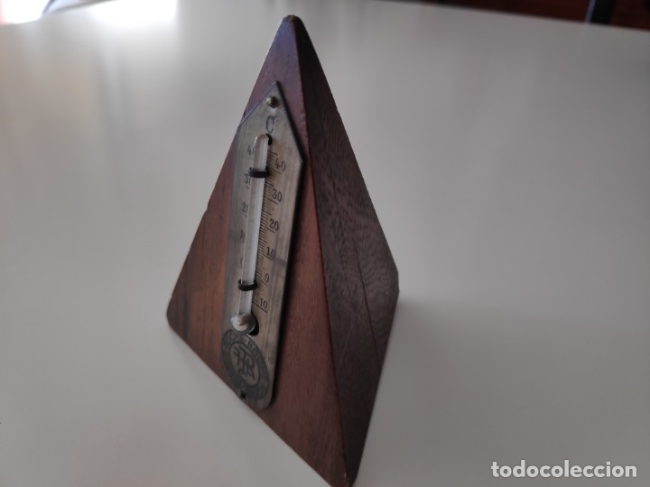 Antig&uuml;edades: Antiguo term&oacute;metro piramidal de madera Roche - Foto 2