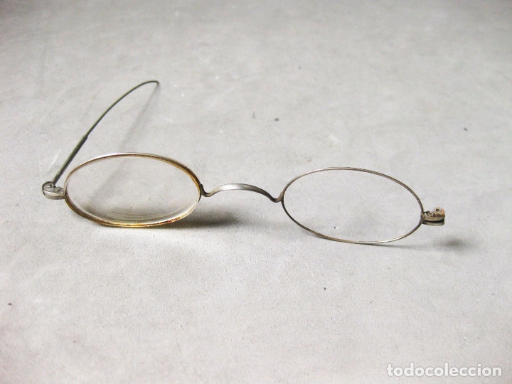 Antig&uuml;edades: Restos de unas gafas antiguas. - Foto 1