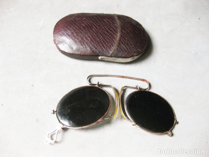Antig&uuml;edades: Gafas de sol plegables con funda. Impertinentes. - Foto 1