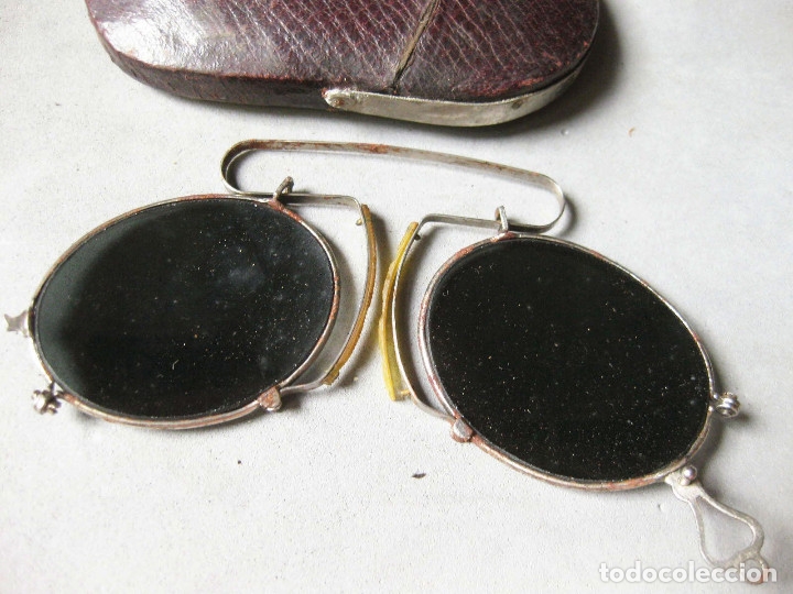 Antig&uuml;edades: Gafas de sol plegables con funda. Impertinentes. - Foto 2
