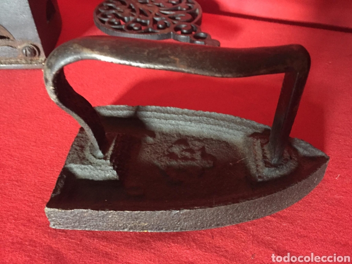 Antig&uuml;edades: Plancha muy antigua con ancla. Sobre base. - Foto 1