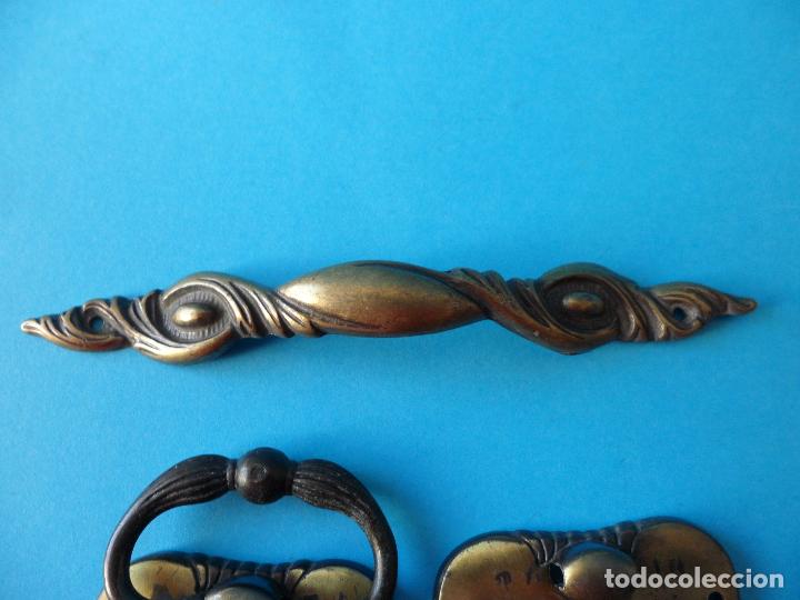 Antig&uuml;edades: Variado lote de despiece de tiradores de Bronce - Foto 6
