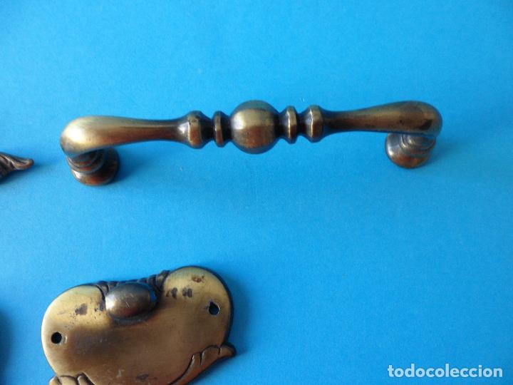 Antig&uuml;edades: Variado lote de despiece de tiradores de Bronce - Foto 7
