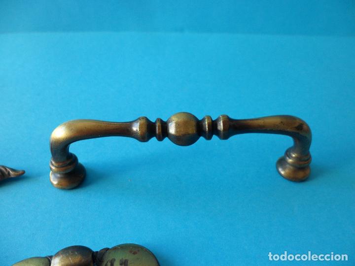 Antig&uuml;edades: Variado lote de despiece de tiradores de Bronce - Foto 8