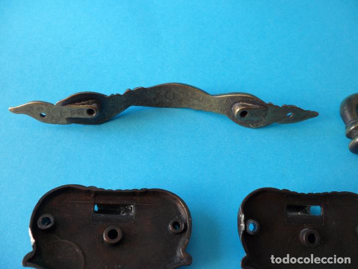 Antig&uuml;edades: Variado lote de despiece de tiradores de Bronce - Foto 14
