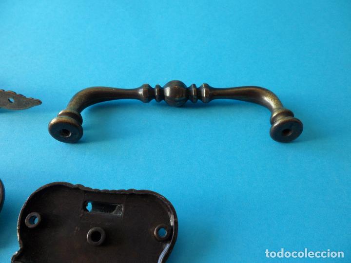 Antig&uuml;edades: Variado lote de despiece de tiradores de Bronce - Foto 15
