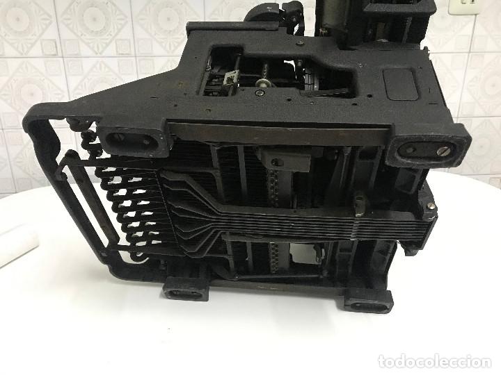 Antig&uuml;edades: Maquina de escribir Hispano-Olivetti M40 H0. funciona - Foto 9