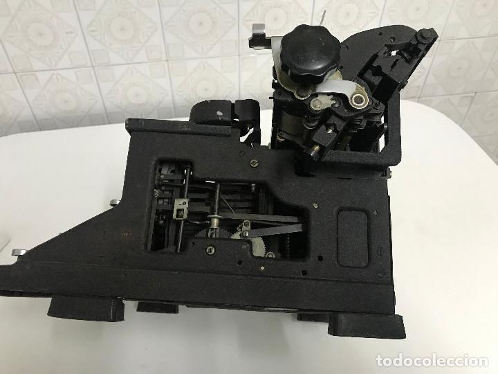 Antig&uuml;edades: Maquina de escribir Hispano-Olivetti M40 H0. funciona - Foto 2