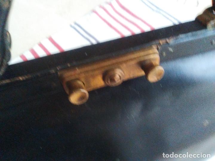 Antig&uuml;edades: ANTIGUO MALET&Iacute;N DE M&Eacute;DICO - Foto 2