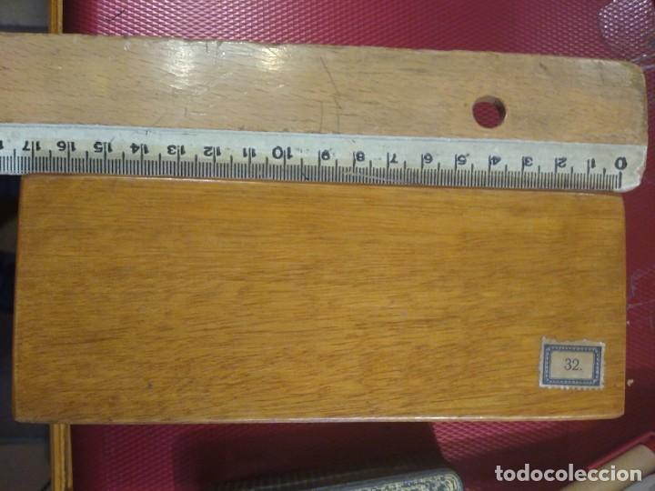 Antig&uuml;edades: Antiguo microscopio port&aacute;til con caja de madera. - Foto 5