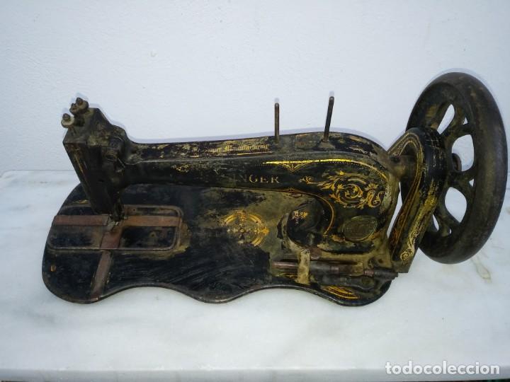 Antig&uuml;edades: Antigua maquina de coser SINGER - Foto 3