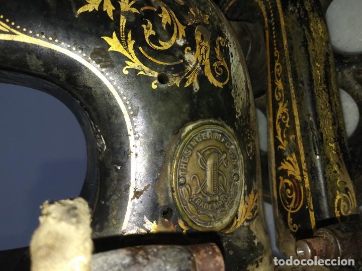 Antig&uuml;edades: Antigua maquina de coser SINGER - Foto 6