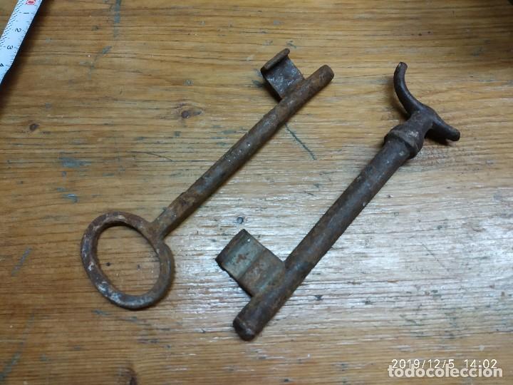 Antig&uuml;edades: 2 GRANDES LLAVES ANTIGUAS. - Foto 2