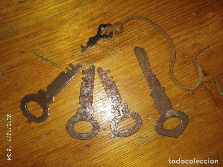 Antig&uuml;edades: CONJUNTO DE CINCO LLAVES DE CANDADOS, NUMERADAS. - Foto 1