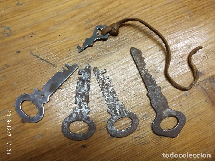 Antig&uuml;edades: CONJUNTO DE CINCO LLAVES DE CANDADOS, NUMERADAS. - Foto 2