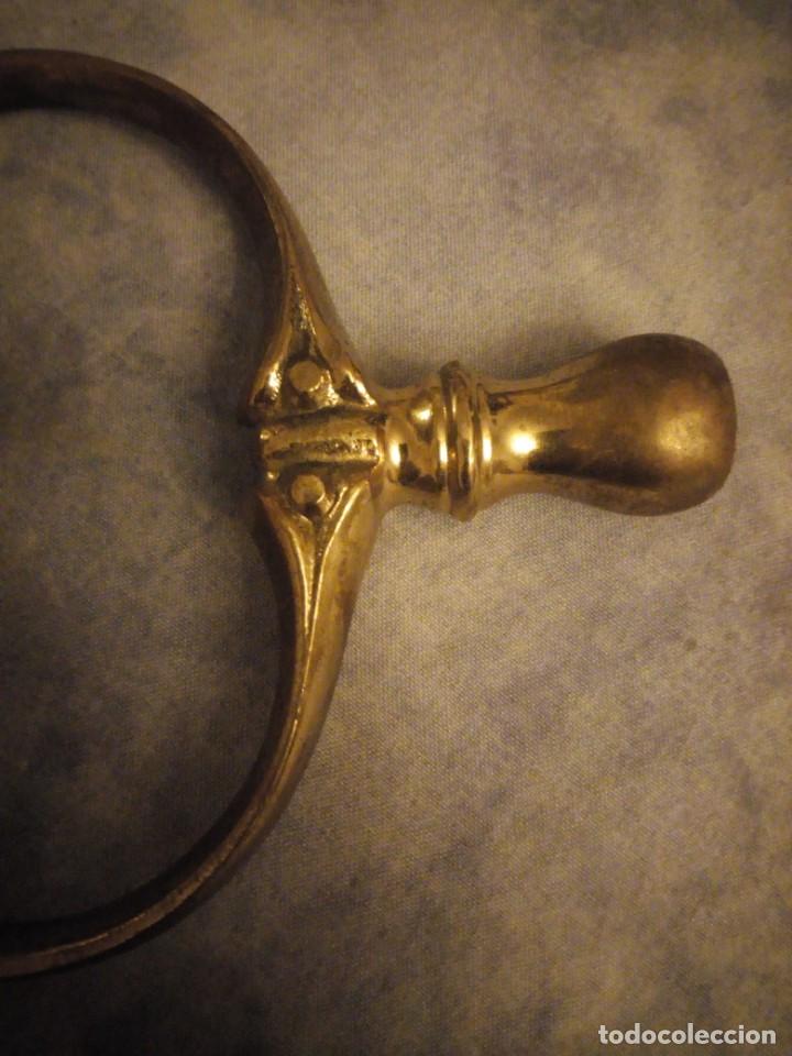 Antig&uuml;edades: Antiguo tirador de puertas de bronce. - Foto 3