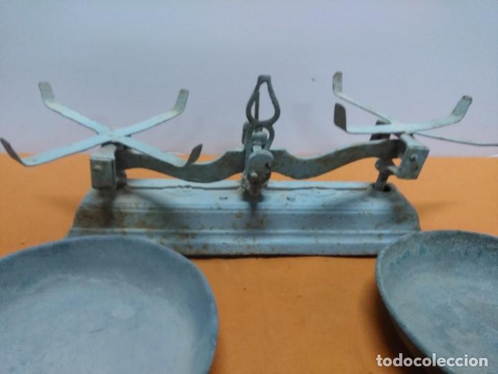 Antig&uuml;edades: B&aacute;scula de 2 platos, de 10 kg sin restaurar - Foto 4