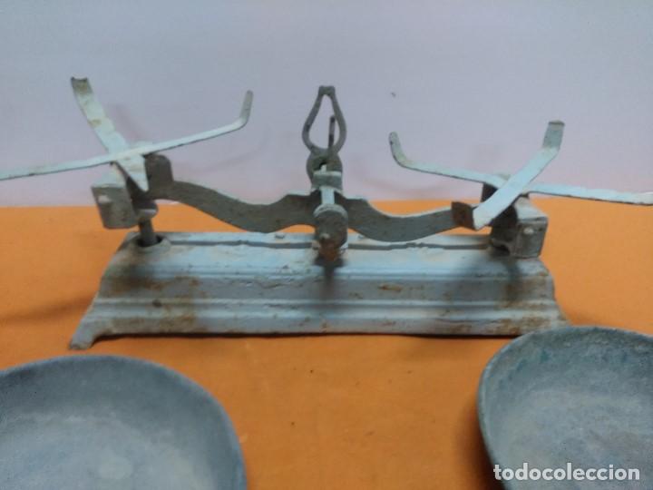 Antig&uuml;edades: B&aacute;scula de 2 platos, de 10 kg sin restaurar - Foto 5