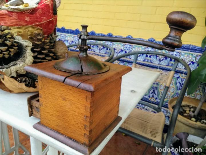 Antigüedades: Molinillo de café antiguo de madera Freres - Foto 4 - 187493246
