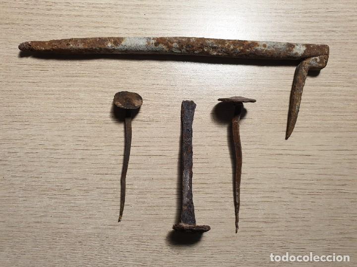 Antig&uuml;edades: LOTE CLAVOS ANTIGUOS DE FORJA - Foto 1