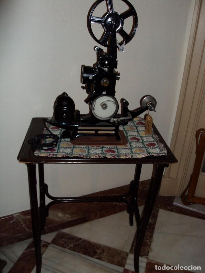 Antig&uuml;edades: Proyector Pathe Baby - Foto 1