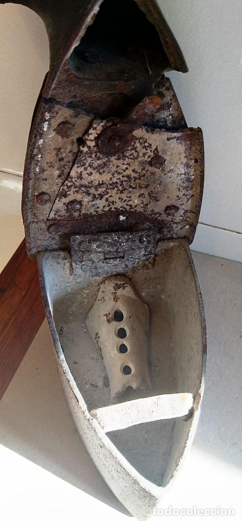 Antig&uuml;edades: Plancha carb&oacute;n antigua - Foto 2