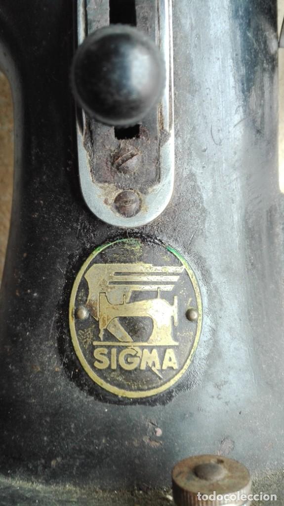 Antig&uuml;edades: M&aacute;quina de coser antigua Sigma - Foto 2