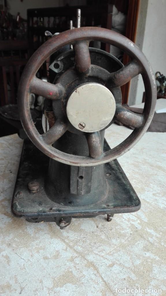 Antig&uuml;edades: M&aacute;quina de coser antigua Sigma - Foto 3