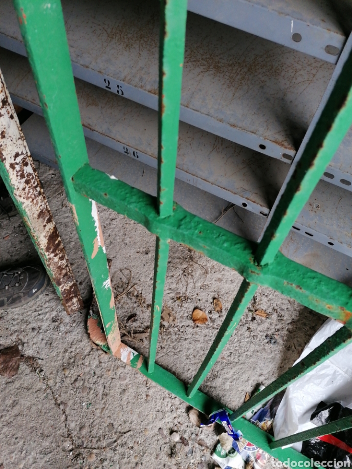 Antig&uuml;edades: Reja de forja antigua. - Foto 3