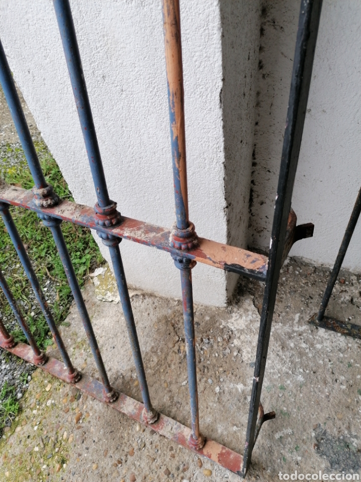 Antig&uuml;edades: Reja de forja antigua en buen - Foto 2
