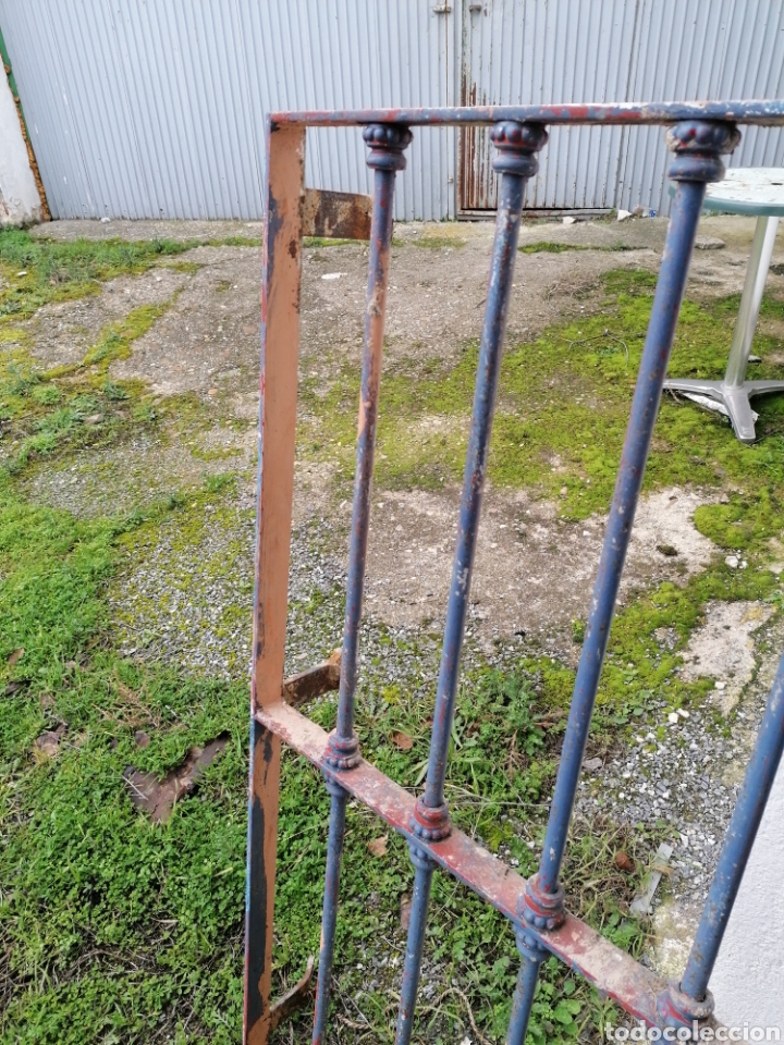 Antig&uuml;edades: Reja de forja antigua en buen - Foto 3
