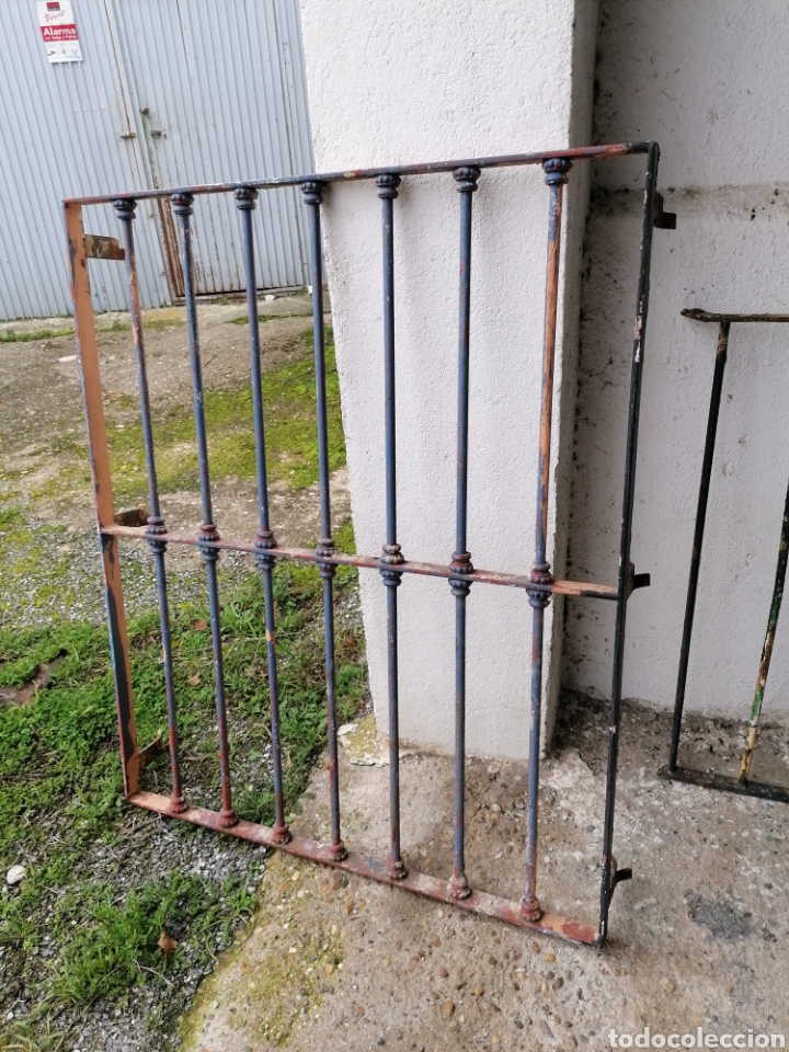 Antig&uuml;edades: Reja de forja antigua en buen - Foto 1