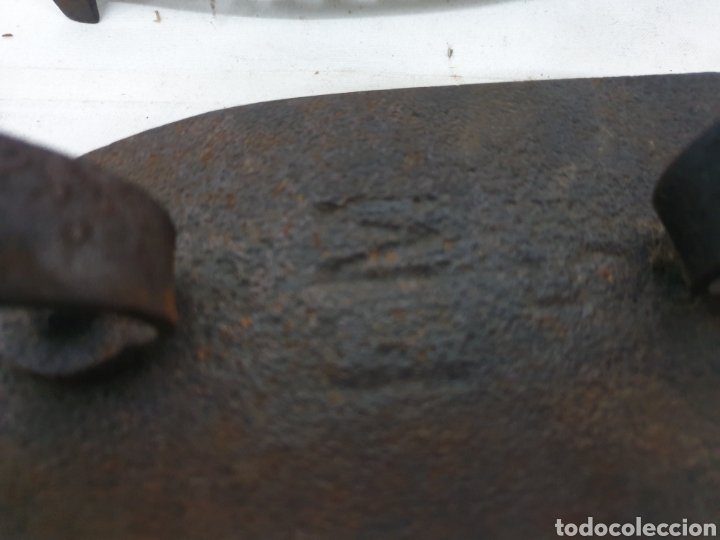 Antig&uuml;edades: Plancha de hierro y soporte - Foto 4