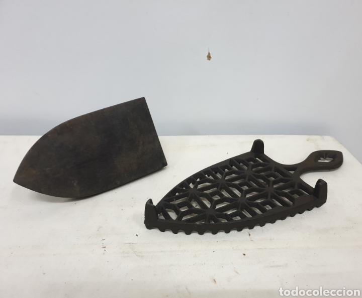 Antig&uuml;edades: Plancha de hierro y soporte - Foto 8