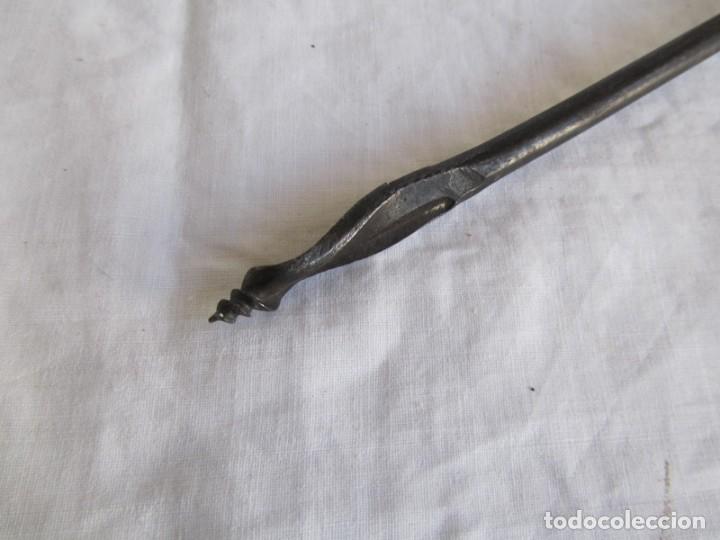 Antig&uuml;edades: Barrena para madera, hierro con mango de madera - Foto 4
