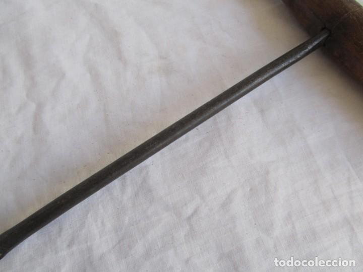 Antig&uuml;edades: Barrena para madera, hierro con mango de madera - Foto 7