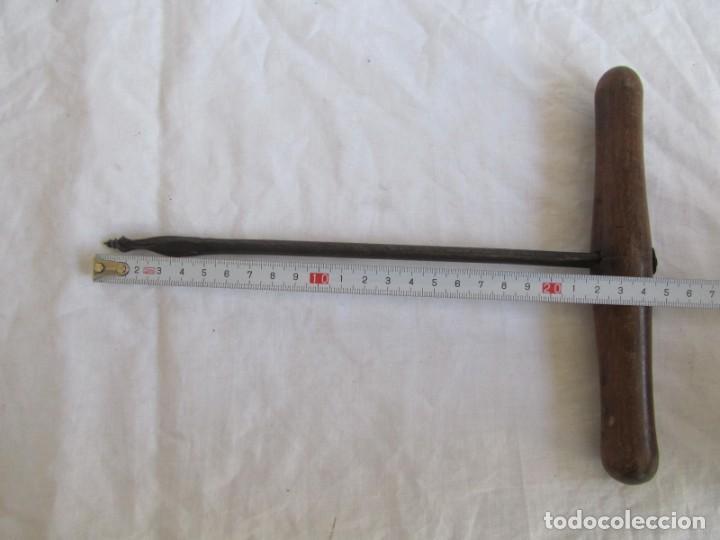 Antig&uuml;edades: Barrena para madera, hierro con mango de madera - Foto 9