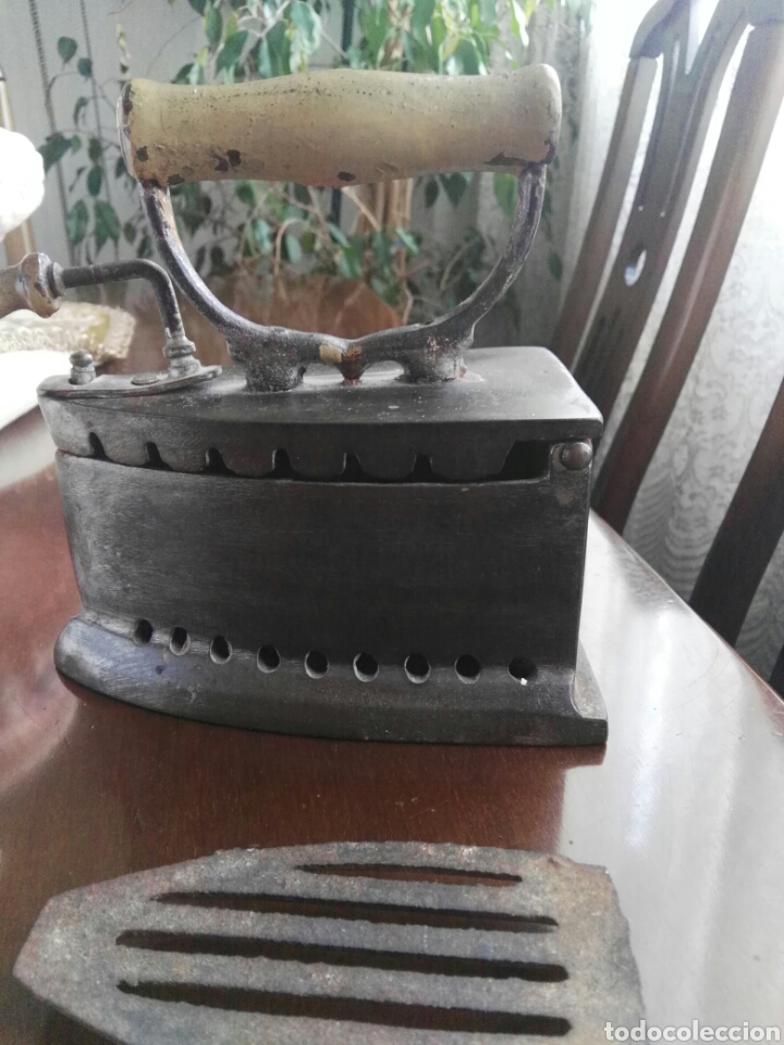 Antig&uuml;edades: Plancha de carb&oacute;n - Foto 2