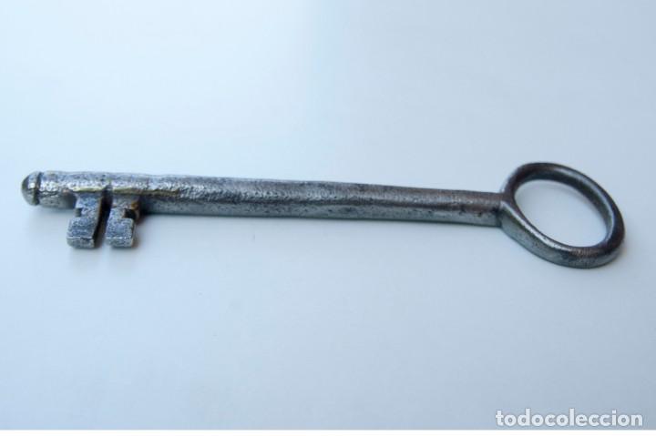 Antig&uuml;edades: M21.- ANTIGUA LLAVE DE FORJA - Foto 4