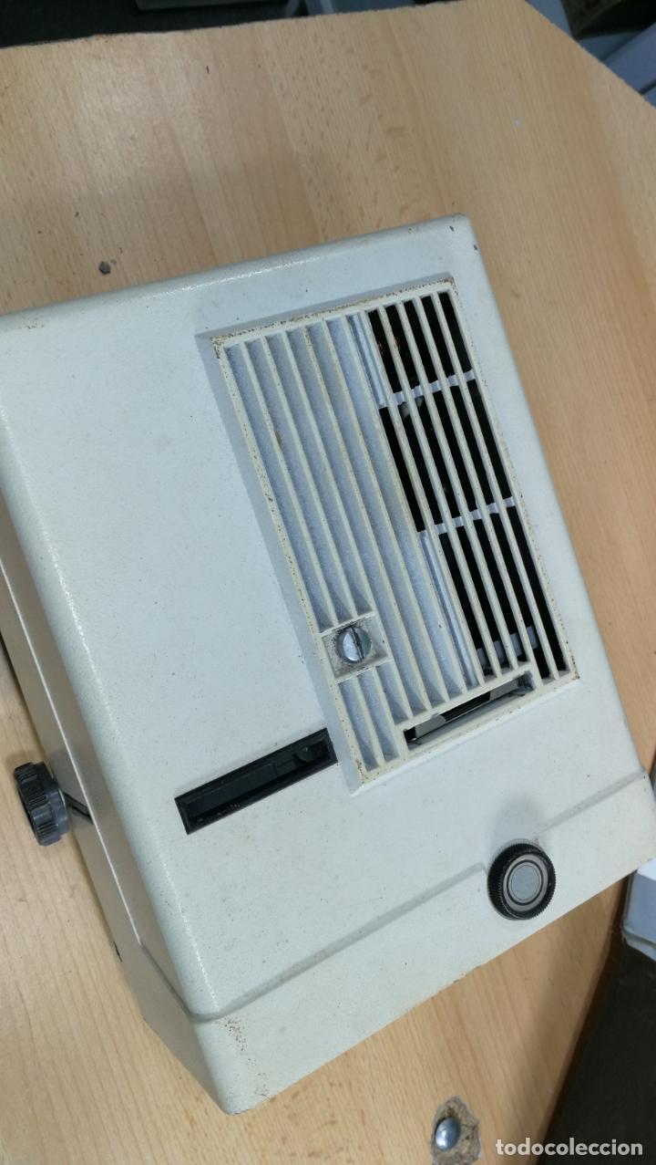 Antig&uuml;edades: ANTIGUO PROYECTOR CREO QUE DE DIAPOSITIVAS - Foto 24
