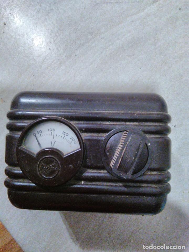 Antig&uuml;edades: Volt&iacute;metro baquelita marca Danubio Azul. - Foto 1