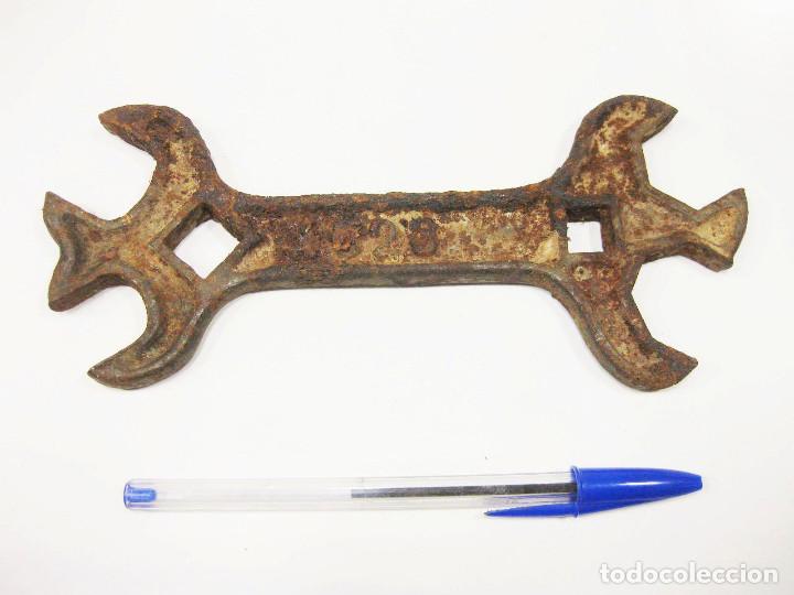 Antig&uuml;edades: Llave marca MH. - Foto 1