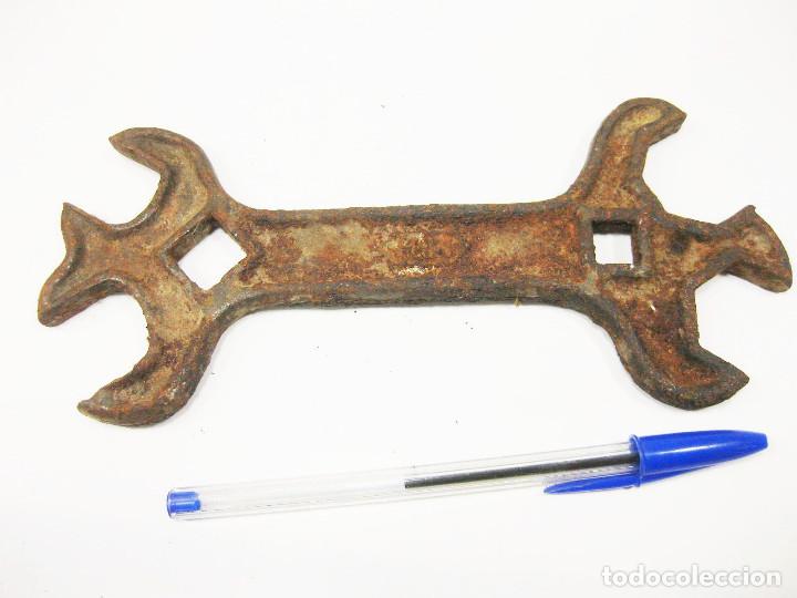 Antig&uuml;edades: Llave marca MH. - Foto 3