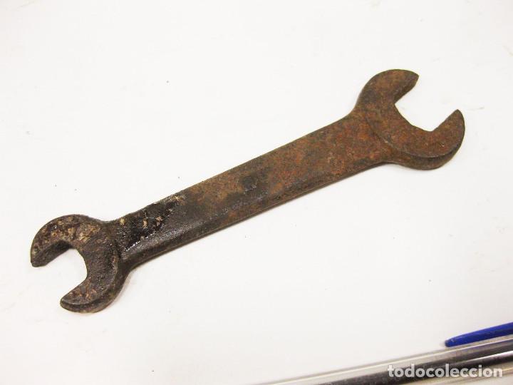 Antig&uuml;edades: Llave antigua de autom&oacute;vil Ford. - Foto 2