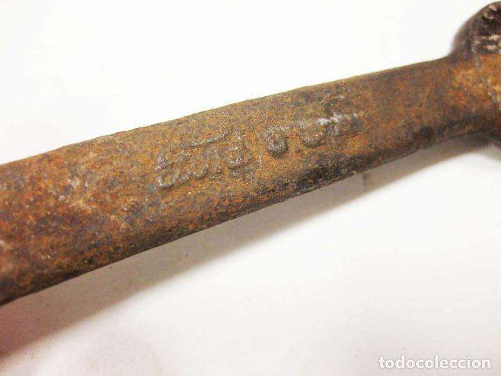 Antig&uuml;edades: Llave antigua de autom&oacute;vil Ford. - Foto 3