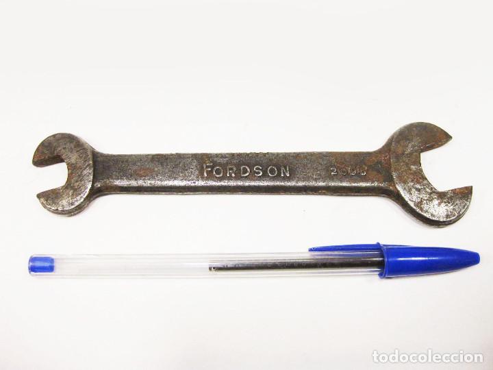 Antig&uuml;edades: Llave de tractor antiguo Fordson. - Foto 1