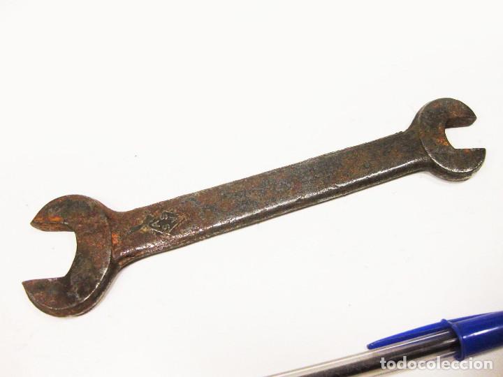 Antig&uuml;edades: Llave de tractor antiguo Fordson. - Foto 2