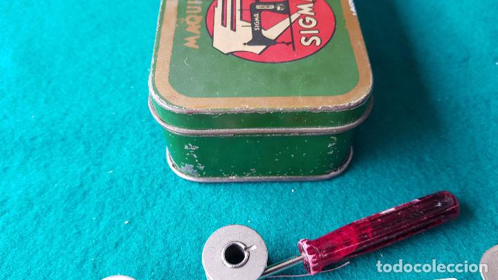 Antig&uuml;edades: CAJA METAL MAQUINAS DE COSER SIGMA CON COMPLEMENTOS - Foto 8