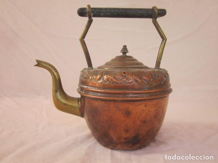 Antig&uuml;edades: ANTIGUA TETERA CON BASE DE BRONCE. - Foto 2
