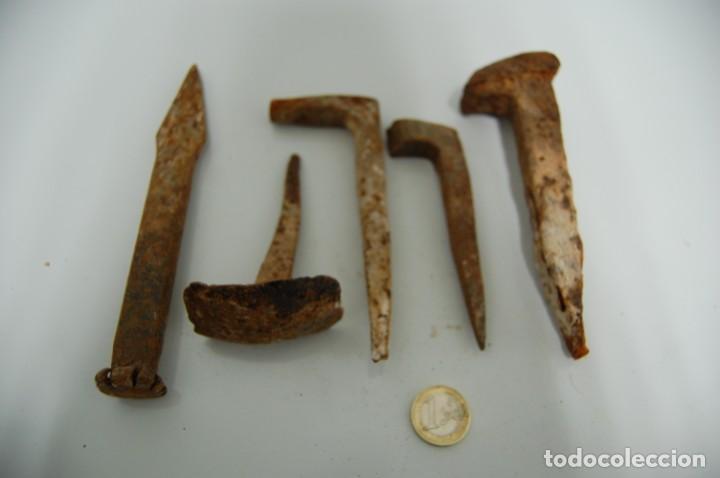 Antig&uuml;edades: CLAVOS FORJA ....... - Foto 1